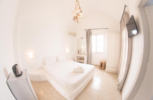 Fira Apartment | Villa Garden