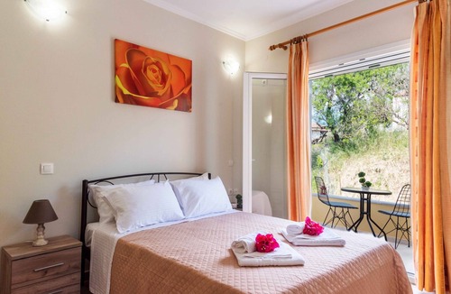 Molos Apartment | Villa Georgia 2 - A/C in All Rooms - Fast Wi-Fi - Sleeps 6