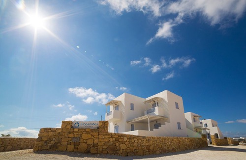 Koufonisia Apartment | Villa Ianira with Private Terrace, Wi-Fi and Air Conditioning