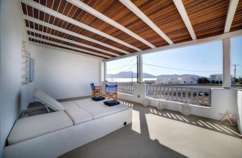 Koufonisia Apartment | Villa Ianthi with Private Terrace, Wi-Fi and Air Conditioning