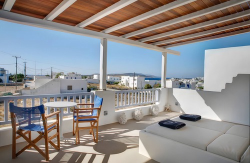 Koufonisia Apartment | Villa Ianthi with Private Terrace, Wi-Fi and Air Conditioning