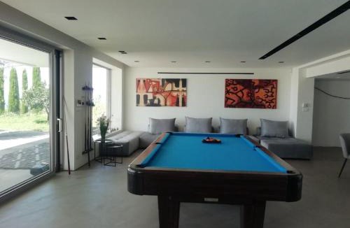 Patras Villa | Villa in Patras with Pool near Beach