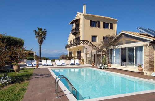 Agios Spyridon Corfu Villa | Villa Irida - Holiday home with pool 400 meters from Agios Spyridon beach in Corfu