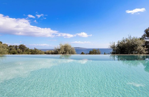 Evgiros Villa | Villa Kokino, a new Jewel nested in Amousso and Afteli hills