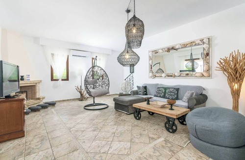 Vlicha Villa | Villa Krini Selini - Three Bedroom Villa, Sleeps 6