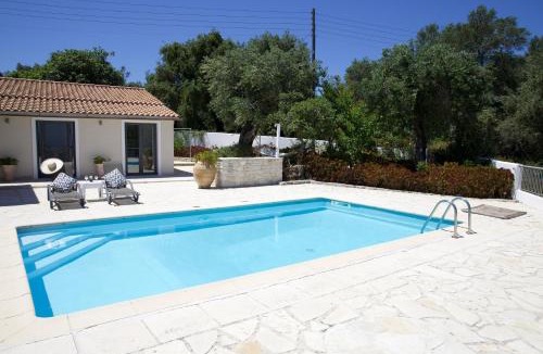 Makratika Villa | VILLA KRISTINA 2BR Villa NR Gaios w Seaview and Pool