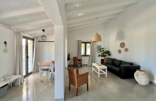 Makratika Villa | VILLA KRISTINA 2BR Villa NR Gaios w Seaview and Pool