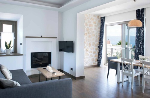 Karavomylos Villa | Villa Lefkidio - Sami, Kefalonia | Sleeps 6