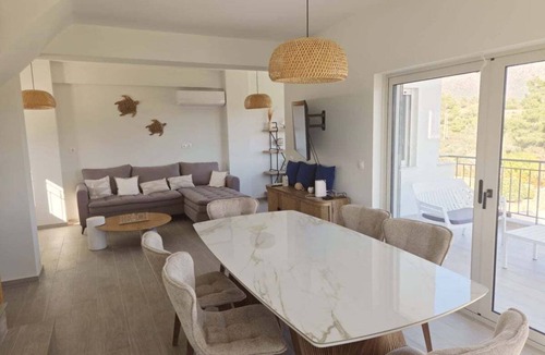 Eretria Villa | Villa Merimonti The horizon between sea and mountains