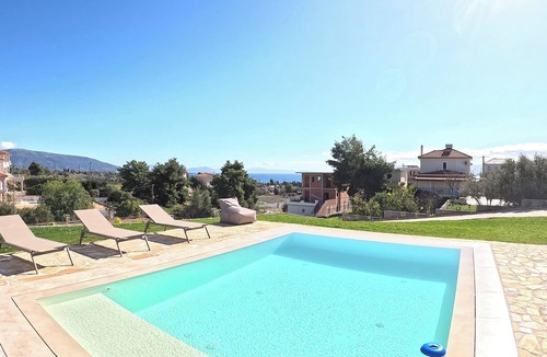 Eretria Villa | Villa Merimonti The horizon between sea and mountains