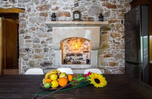 Damavolos House | Villa Morfeas - Traditional Cretan Escape with BBQ