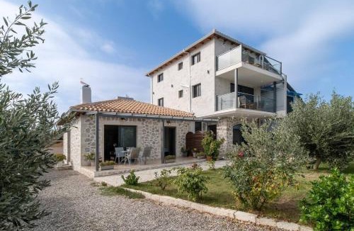 Lefkada Town Villa | villa on the sea