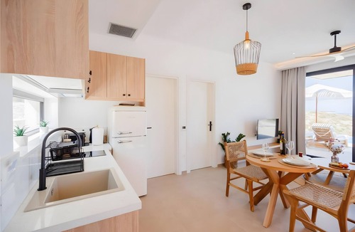 Elation Villa | Villa 'One-Bedroom For 2' with Sea View, Wi-Fi and Air Conditioning