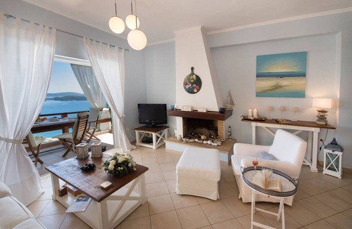 Perigiali Villa | Villa Pasithea - breathtaking seaviews, infinity pool, privacy, close to beach