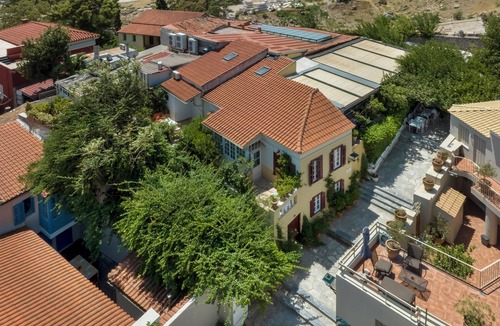 Plaka Villa | Villa Plaka 3BR 9ppl Private Yard, 200m from Acropolis Metro&Museum