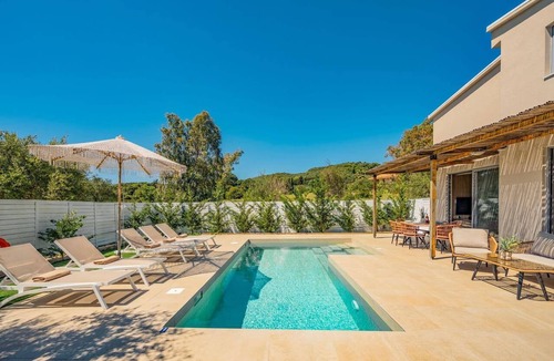 Vasilikos Villa | Villa Romas 3 by Villa Plus
