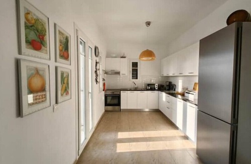 Syros House | Villa Saloustros