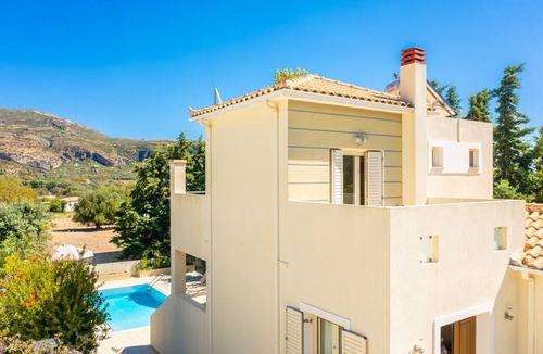 Kateleios Villa | Villa Semeli: Large Private Pool, Walk to Beach, Sea Views, A/C, WiFi