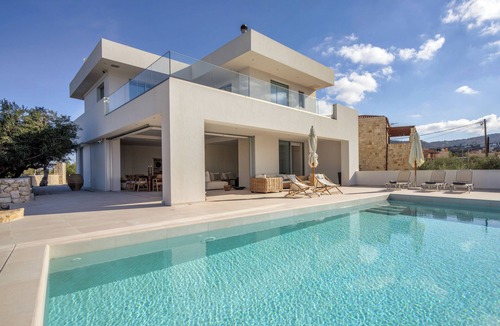 Plaka Villa | Villa Serenity with spectacular Infinity pool & sea views, Tennis Court & Gym