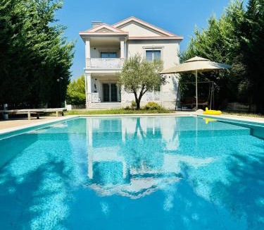 Kamez Villa | Villa Siena