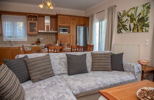 Nisaki Villa | Villa 'Sotiris' with Sea View, Wi-Fi and Air Conditioning