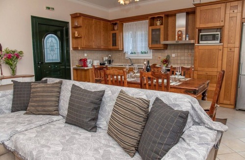 Nisaki Villa | Villa 'Sotiris' with Sea View, Wi-Fi and Air Conditioning