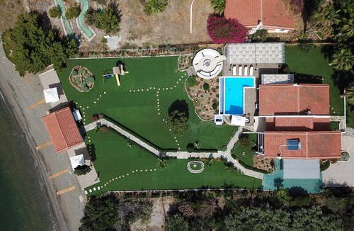 Pigadia House | Villa Thermisia - Hydra Bay Resort with Private Beach and Dock for Boat