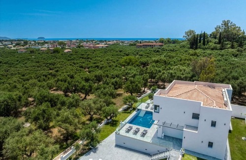 Agrilia Villa | Villa Trevilat by Villa Plus