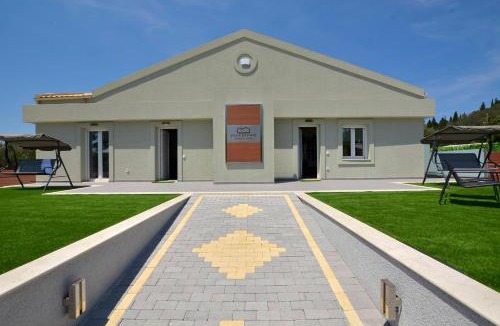 Dafnata Villa | Villa Ventus Sleeps 7 with Parking
