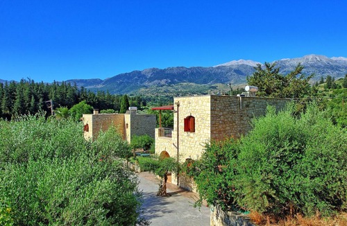 Apokoronas Villa | Villa Vrisses by PosarelliVillas