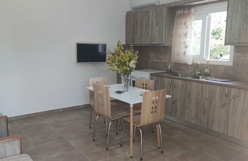 Kilada Apartment | Villa Vrontaki - Peaceful Estate with Olive Grove in Doroufi