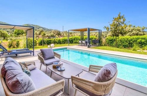 Lygia Villa | Villa Water by Villa Plus
