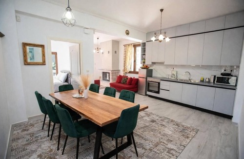 Gravia Villa | Villa “Xani's Suite” with Fireplace