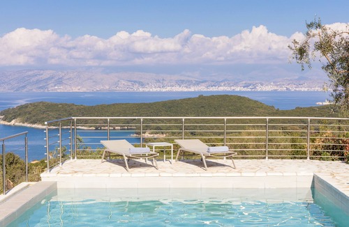 Petaleia Villa | Villa Yellowstone by Rodostamo Collection