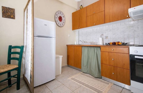 Nees Pagases Apartment | Village Vibe - Seaside Stay w/Balcony near Volos