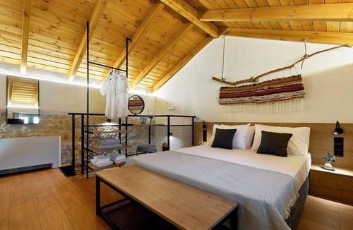 Archanes Apartment | Vin Dimora Suites with shared pool - Vino Roze