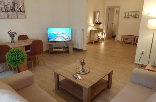 Piraeus Apartment | Vintage Comfort