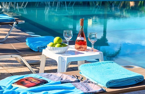 Exopoli Apartment | Welcome Apts laid just 1600m away from the longest sandy beach of northern Crete and the touristic Georgioupolis Town, offering great views to the Cretan Sea and the White Mountains. Welcome Apts is ideal for couples, families, a group of families or a g