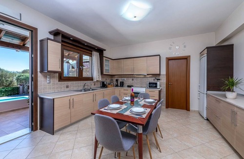 Filerimos Villa | Welcome to Thalpori Villa nestled in the tranquil Maritsa Area of Rhodes.