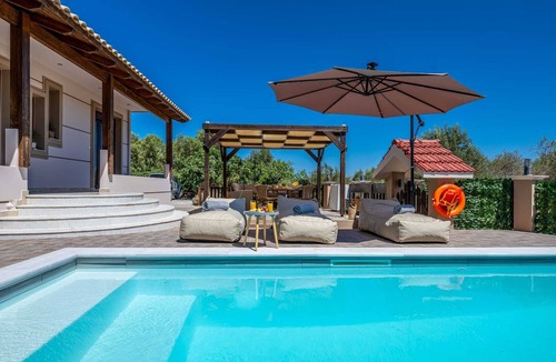 Filerimos Villa | Welcome to Thalpori Villa nestled in the tranquil Maritsa Area of Rhodes.