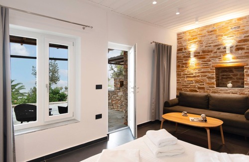 Sifnos Bed & Breakfast | White & Black Suites – Suite Three