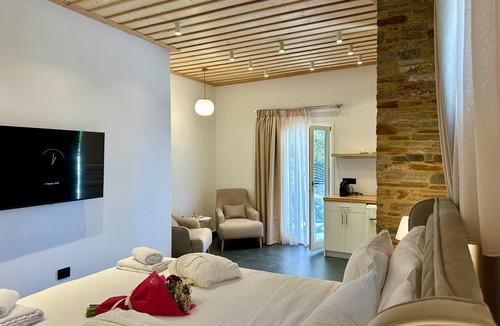 Sifnos Bed & Breakfast | White & black Suites – Suite Five
