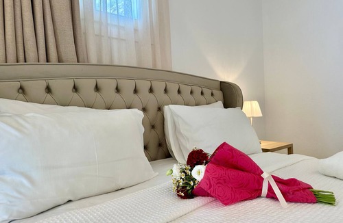 Sifnos Bed & Breakfast | White & black Suites – Suite Five