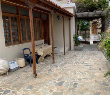 Loutraki House | White House