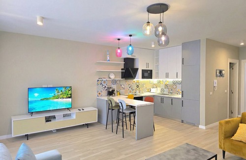 Ishem Apartment | White Moon Apartment 301