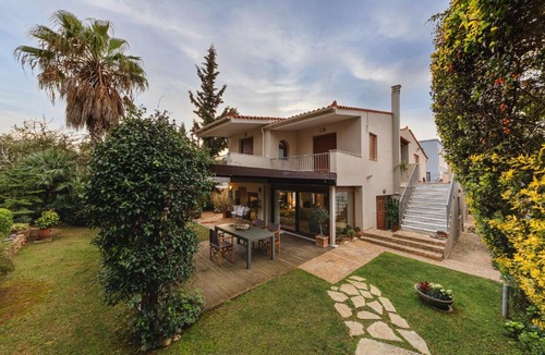 Saronikos Apartment | White Stories Lagonisi Houses