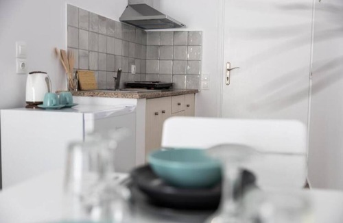 Kamari Apartment | White Wave Studios
