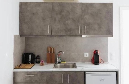 Kamari Apartment | White Wave Studios