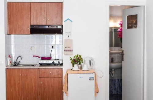 Kamari Apartment | White Wave Studios