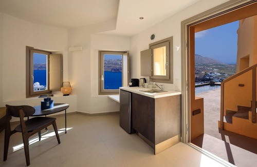 Akrotiri Apartment | Wonderful Santorini Suite | Kallirhoe Suite | Superior Suite with Caldera View.
